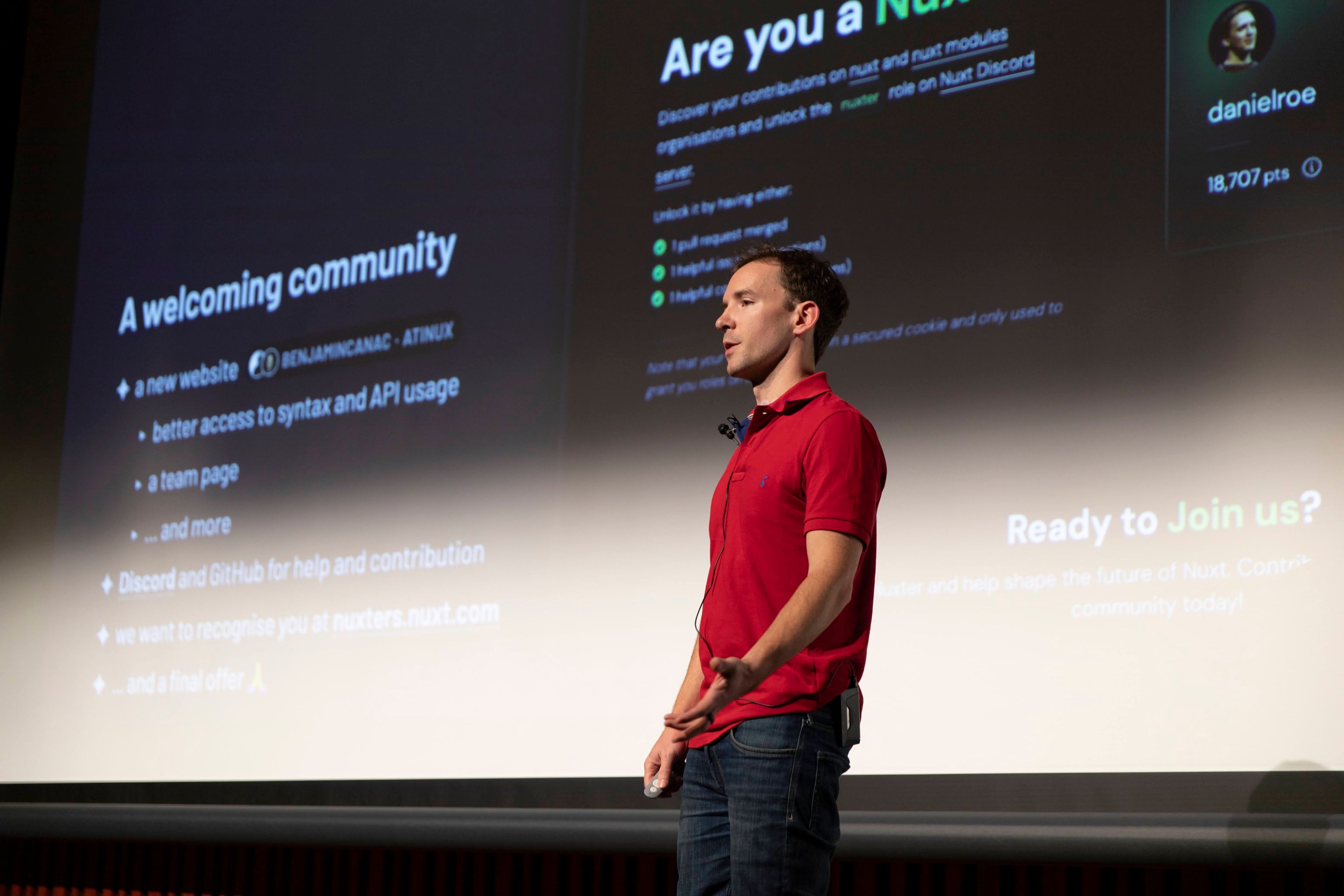 Daniel giving a talk at Vuefes Japan